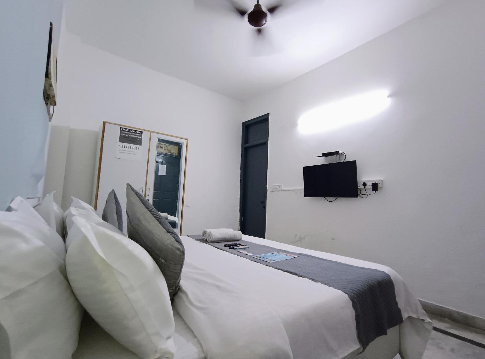 Hotel Hauz Khas Fort View Нью-Дели Экстерьер фото