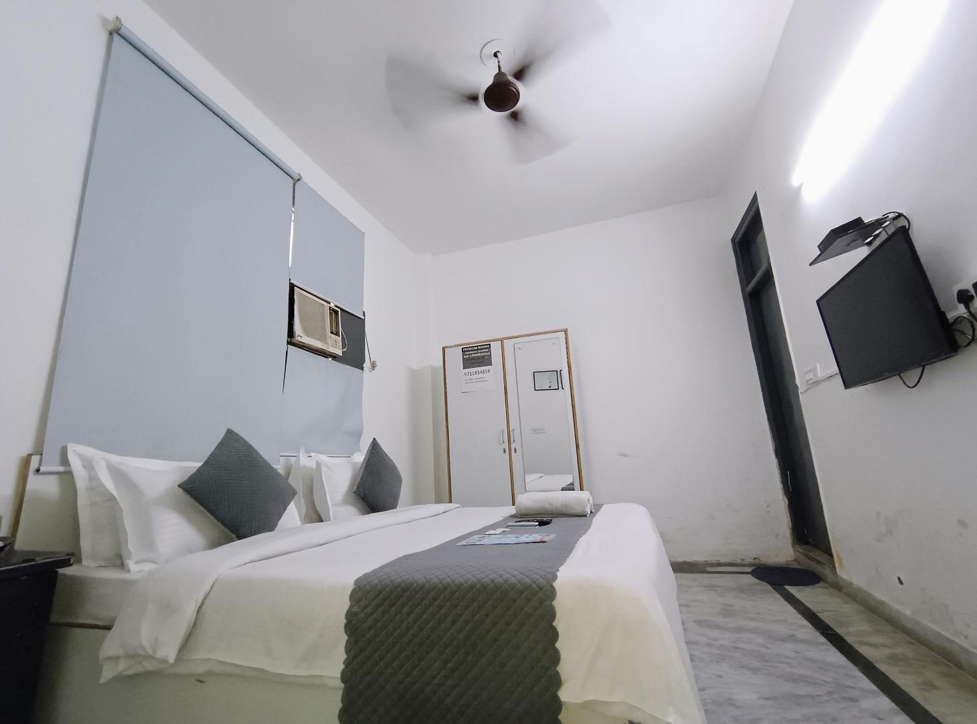 Hotel Hauz Khas Fort View Нью-Дели Экстерьер фото