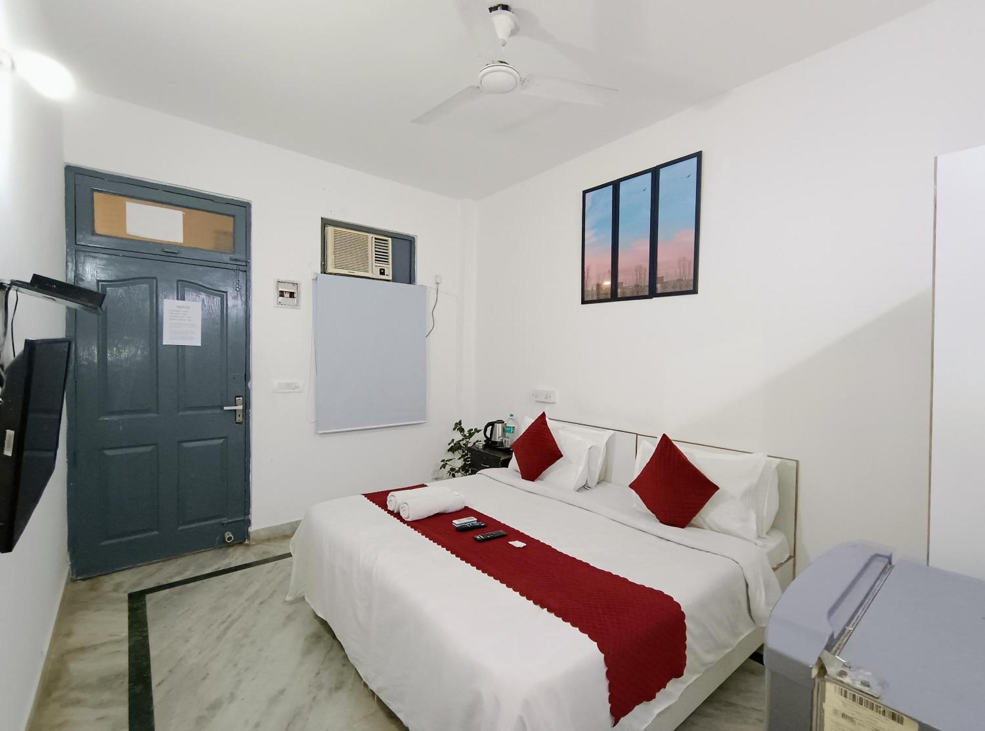 Hotel Hauz Khas Fort View Нью-Дели Экстерьер фото