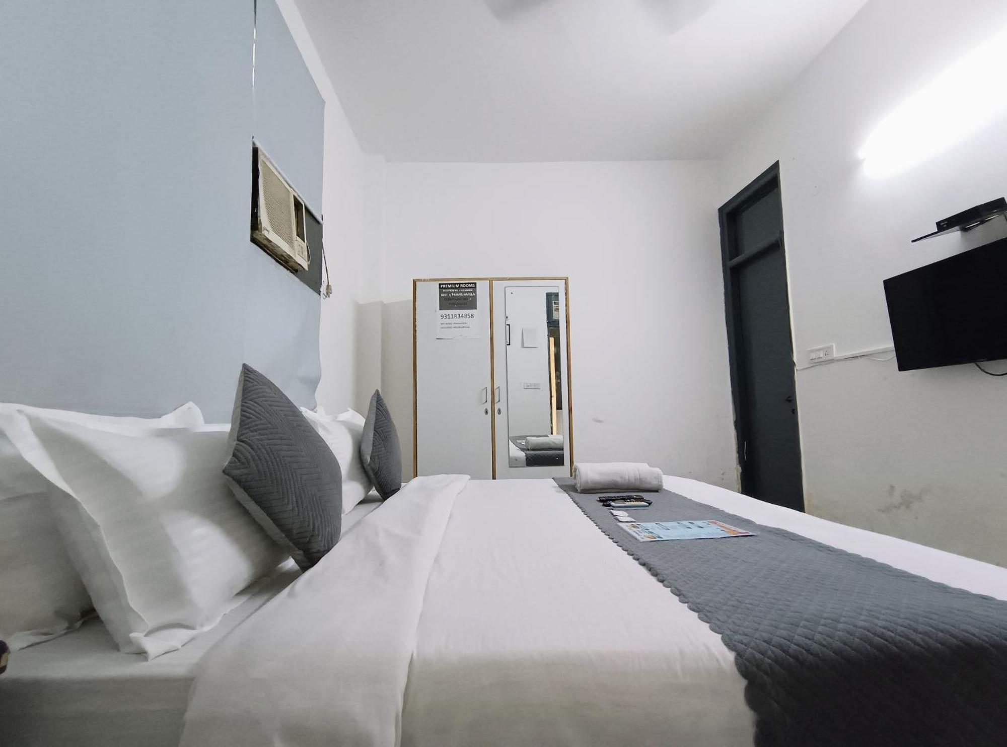 Hotel Hauz Khas Fort View Нью-Дели Экстерьер фото