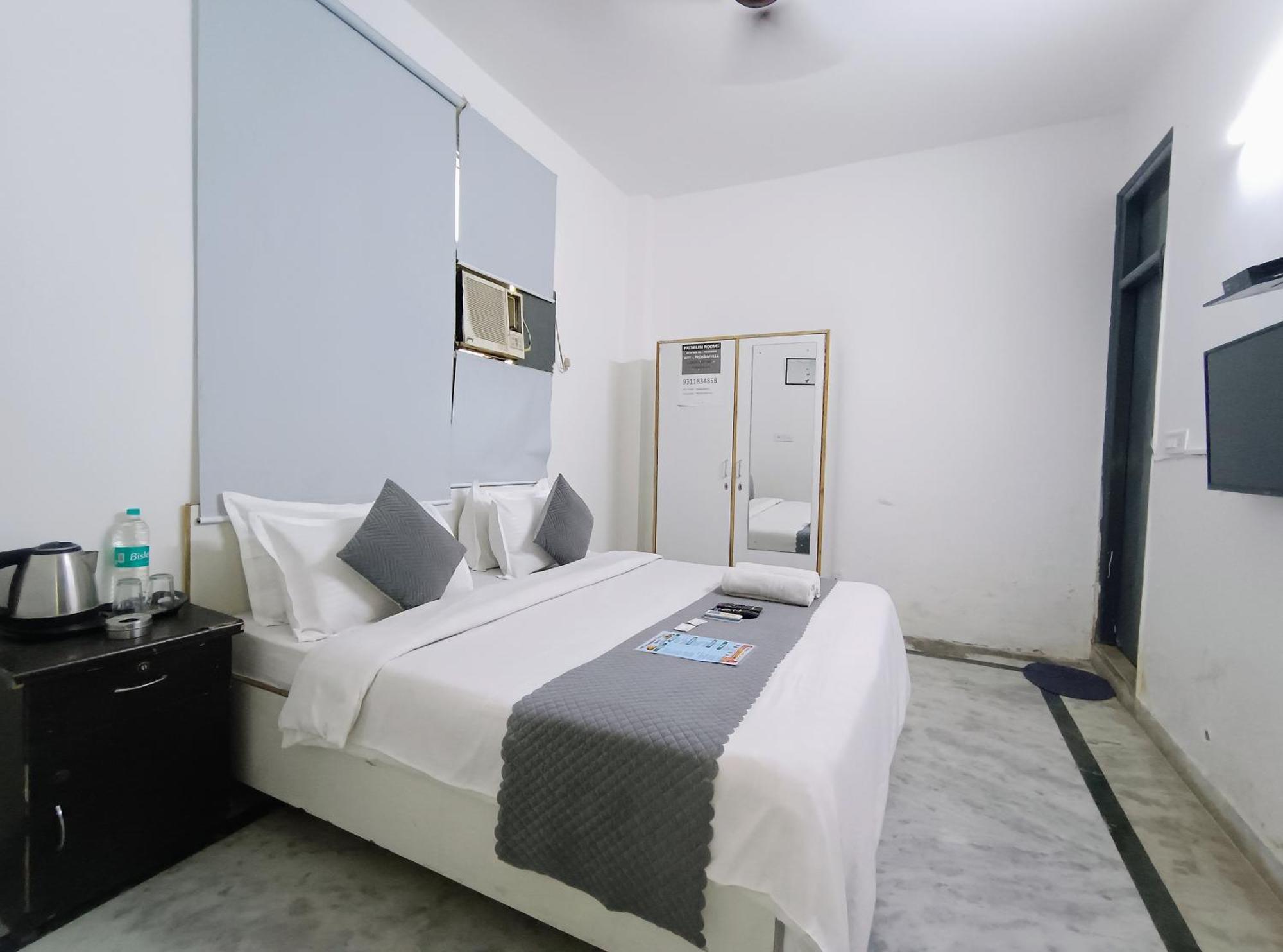 Hotel Hauz Khas Fort View Нью-Дели Экстерьер фото